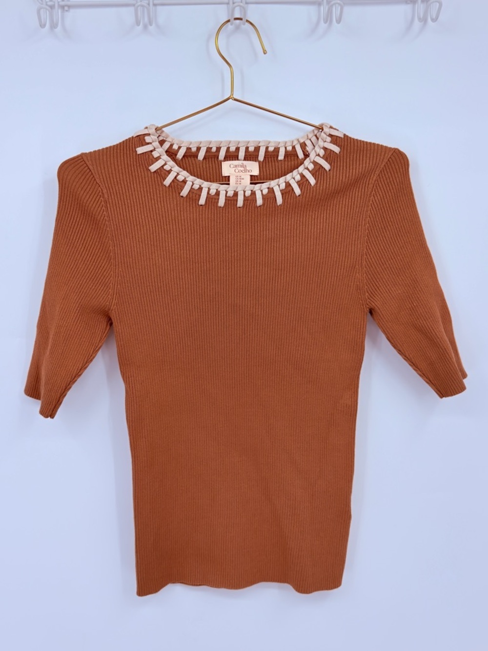 Camila Coelho Ribbed Knit Top Brown Whipstitch Neckline Short Sleeve Size M